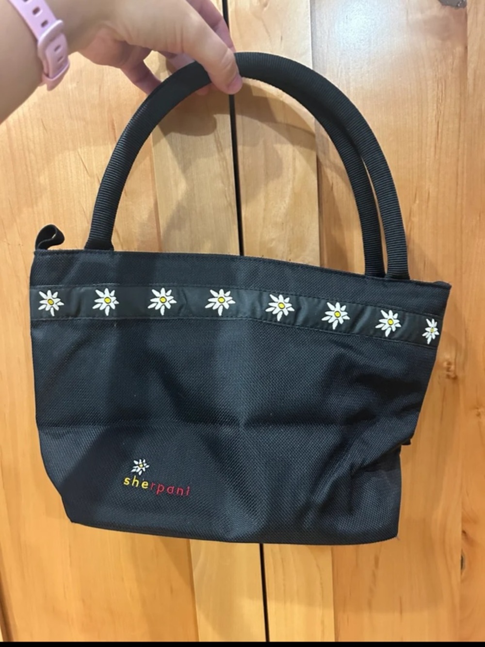 Sherpani Black Tote with Daisy floral trim y2k purse bag